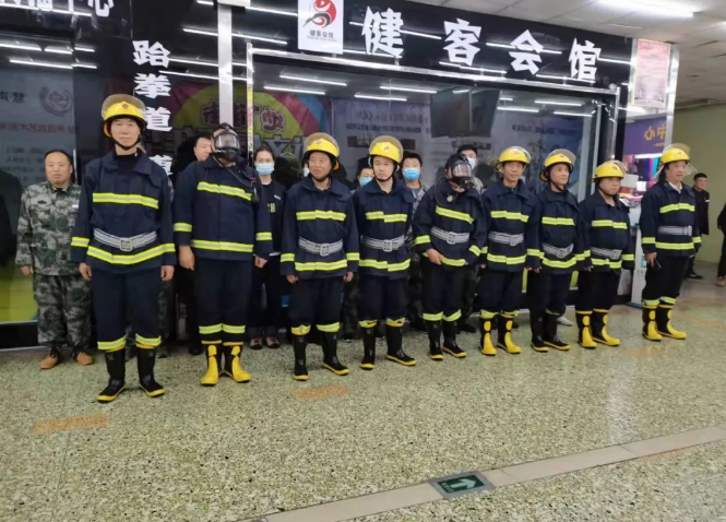 居安思危，防患未“燃”——pa集团官网商业开展消防应急逃生演练(图4)