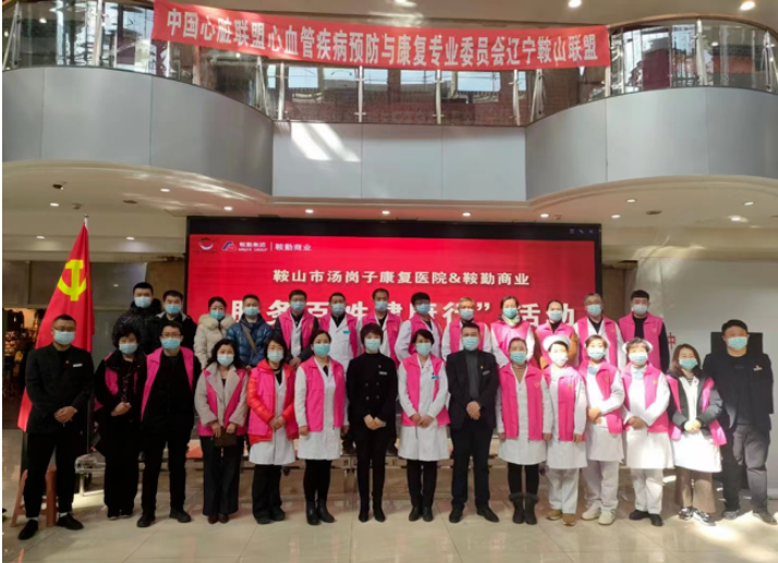 “弘扬雷锋精神 服务业主送健康 ” pa集团官网商业党总支在行动