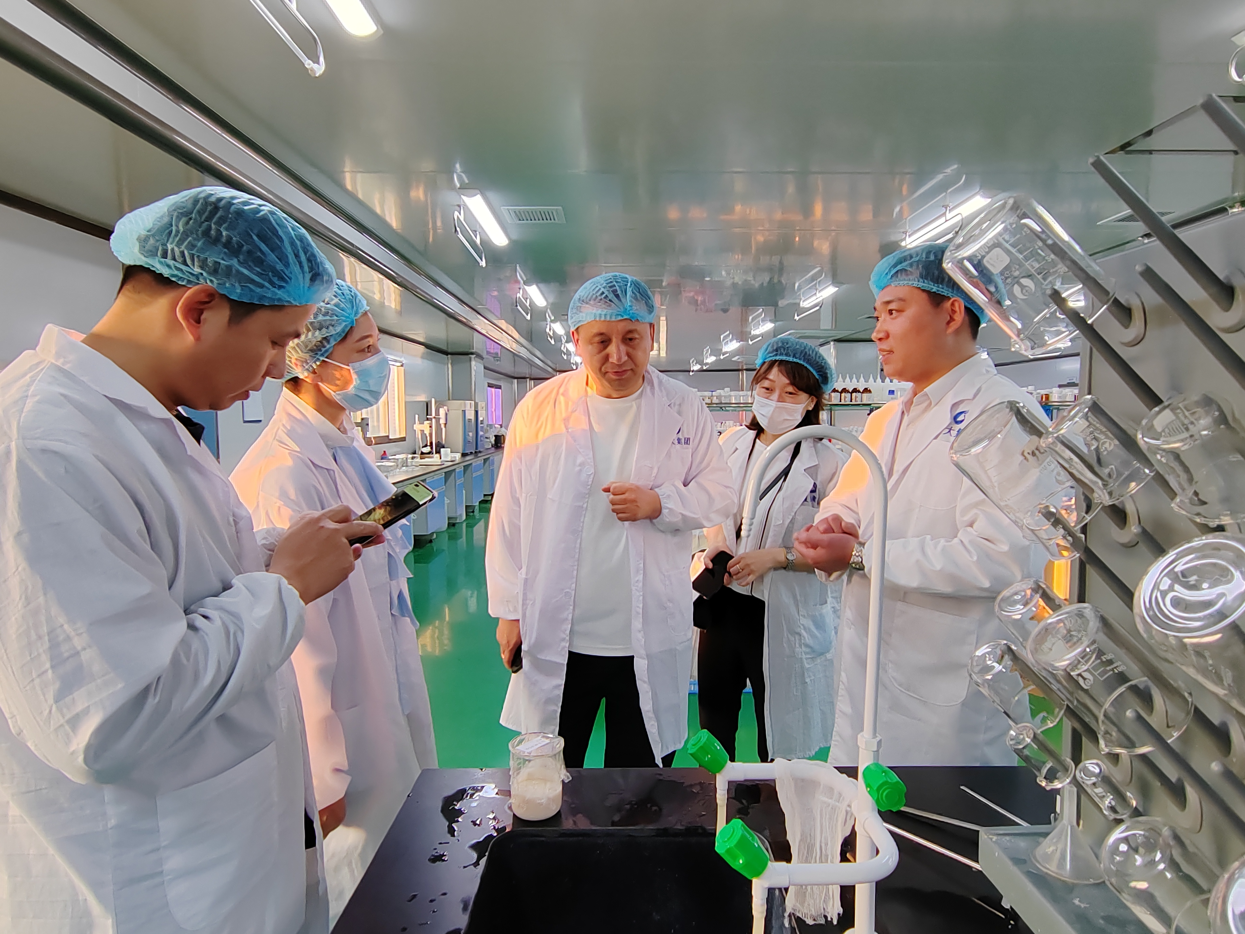 pa集团官网集团、温泉集团、公服集团商务考察组赴广州调研