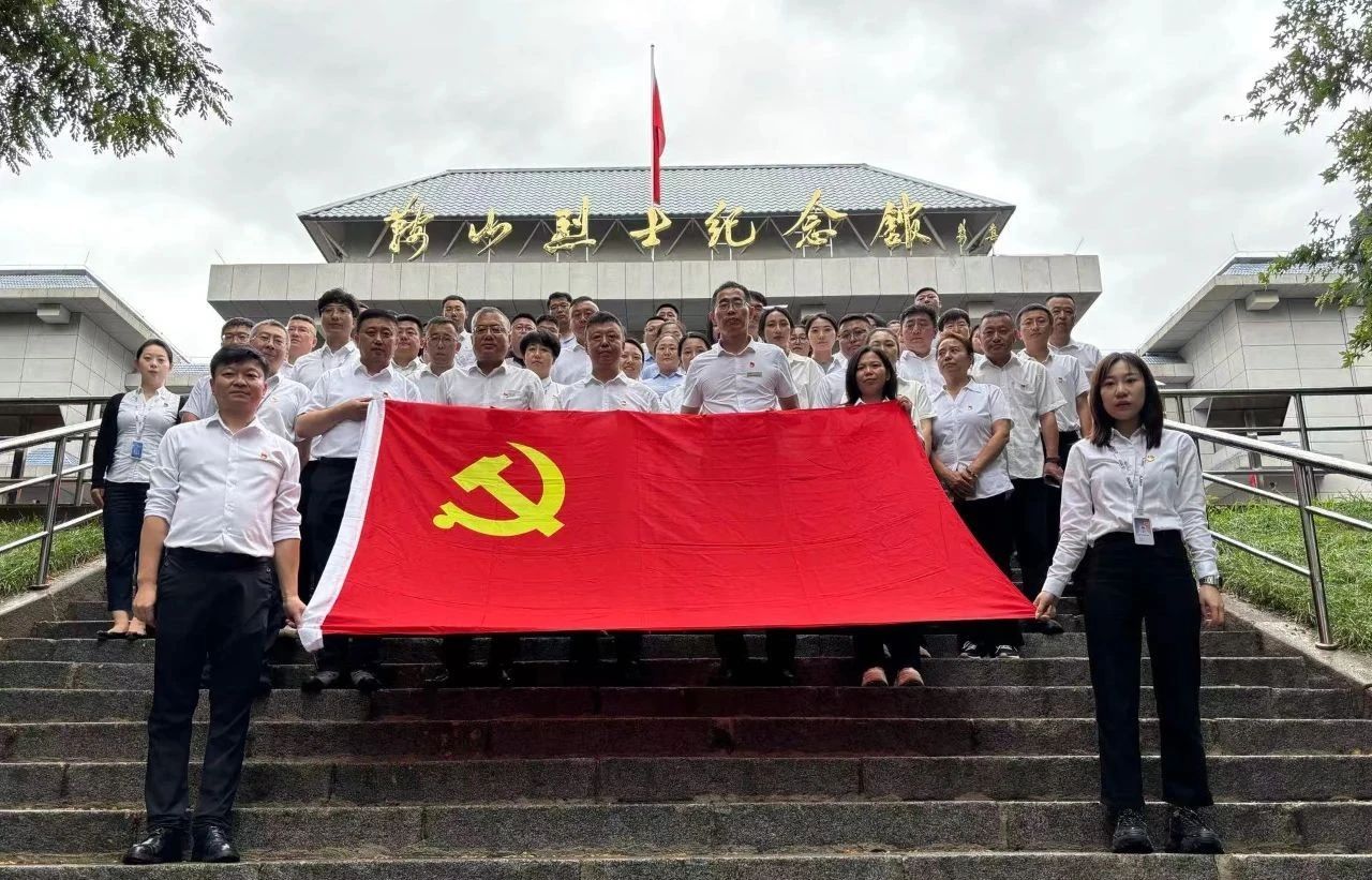 pa集团官网集团、公服集团开展“忆初心、强党性、转作风、建新功”庆“七·一”主题党日活动